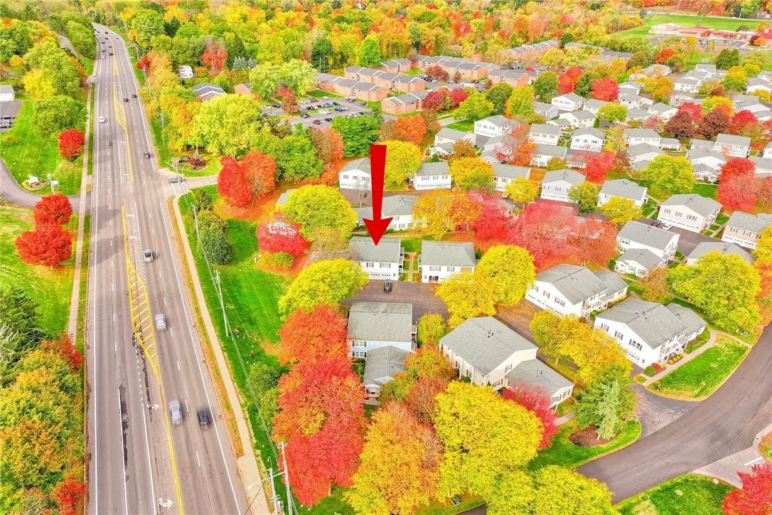 Convenient location close to expressways, shopping and restaurants!