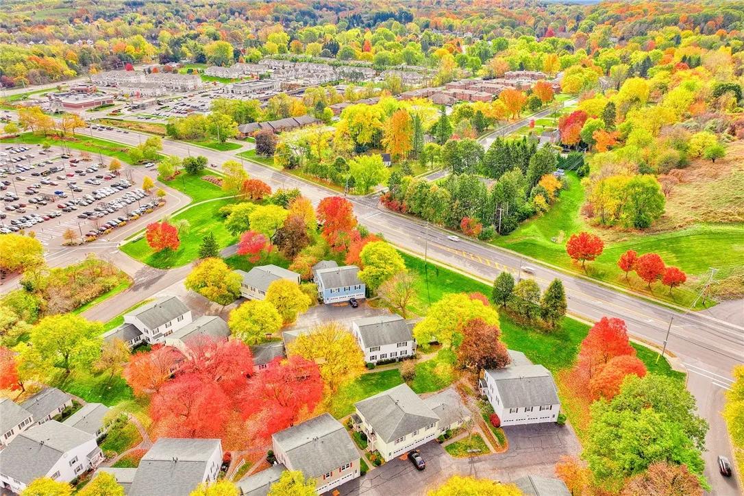 Convenient location near shopping/restaurants.