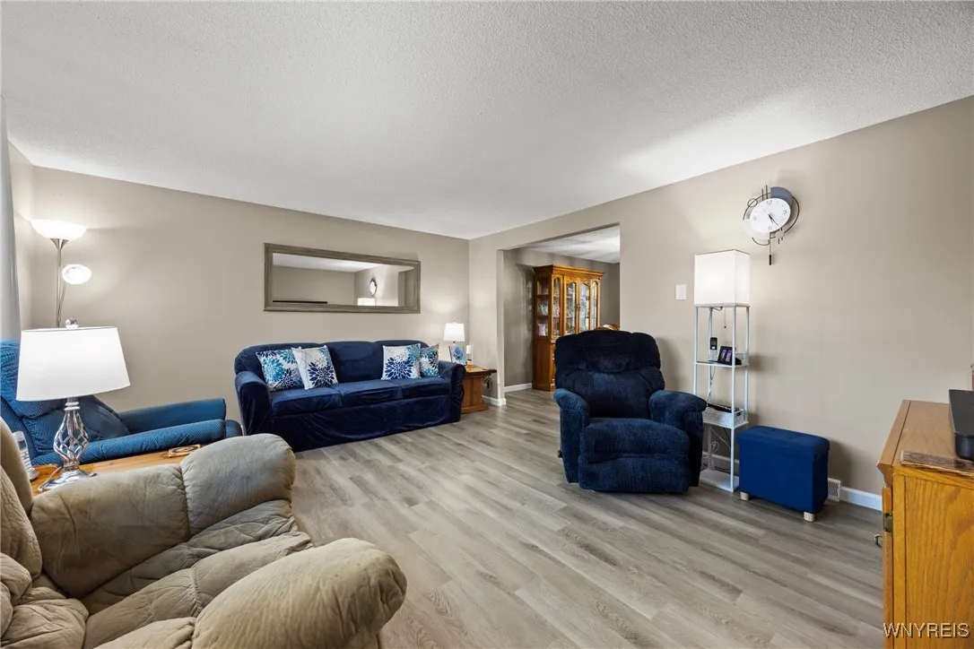 44 Middlesex Road, Orchard Park, New York 14127, Orchard Park, New York 14127, 4 Bedrooms Bedrooms, 10 Rooms Rooms,1 BathroomBathrooms,Residential,For Sale,44 Middlesex Road, Orchard Park, New York 14127,0,B1647924
