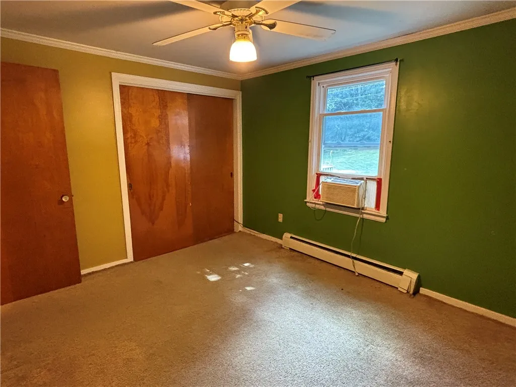 1st floor bedroomFull