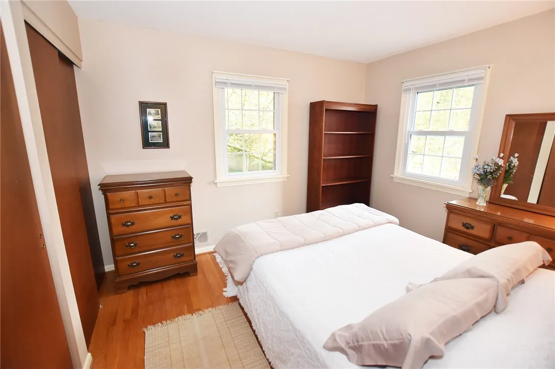 73 Clarkes Crossing, Perinton, New York 14450, Perinton, New York 14450, 4 Bedrooms Bedrooms, 8 Rooms Rooms,2 BathroomsBathrooms,Residential,For Sale,73 Clarkes Crossing, Perinton, New York 14450,0,R1647014