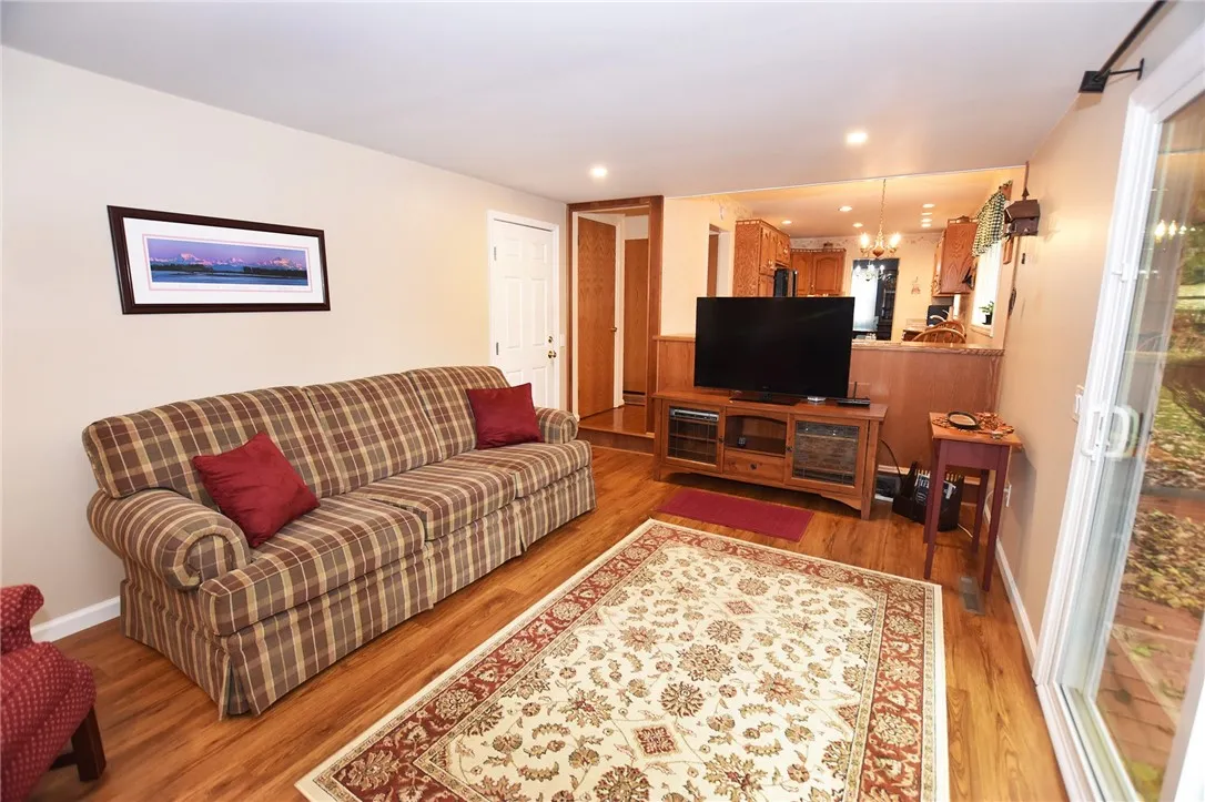 73 Clarkes Crossing, Perinton, New York 14450, Perinton, New York 14450, 4 Bedrooms Bedrooms, 8 Rooms Rooms,2 BathroomsBathrooms,Residential,For Sale,73 Clarkes Crossing, Perinton, New York 14450,0,R1647014