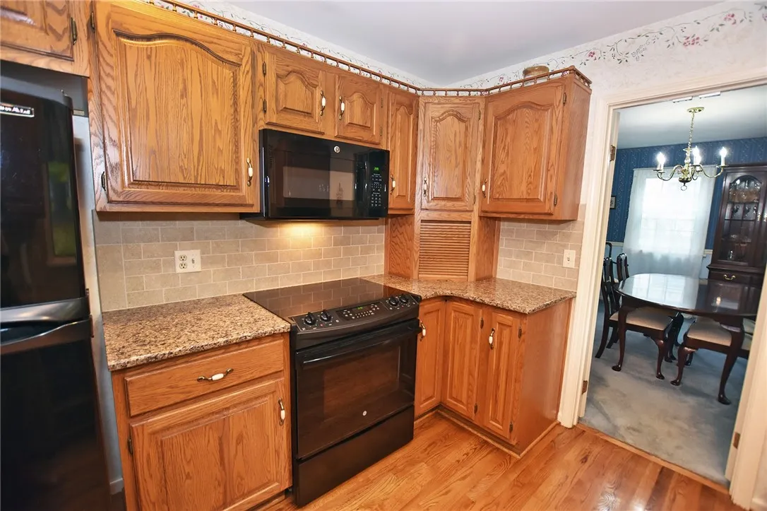 73 Clarkes Crossing, Perinton, New York 14450, Perinton, New York 14450, 4 Bedrooms Bedrooms, 8 Rooms Rooms,2 BathroomsBathrooms,Residential,For Sale,73 Clarkes Crossing, Perinton, New York 14450,0,R1647014