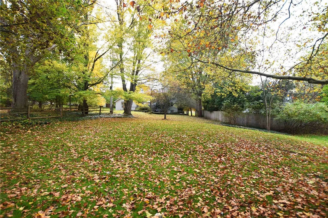 73 Clarkes Crossing, Perinton, New York 14450, Perinton, New York 14450, 4 Bedrooms Bedrooms, 8 Rooms Rooms,2 BathroomsBathrooms,Residential,For Sale,73 Clarkes Crossing, Perinton, New York 14450,0,R1647014