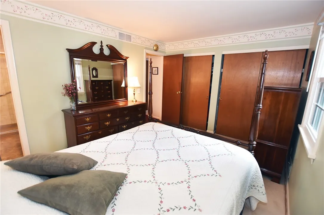 73 Clarkes Crossing, Perinton, New York 14450, Perinton, New York 14450, 4 Bedrooms Bedrooms, 8 Rooms Rooms,2 BathroomsBathrooms,Residential,For Sale,73 Clarkes Crossing, Perinton, New York 14450,0,R1647014