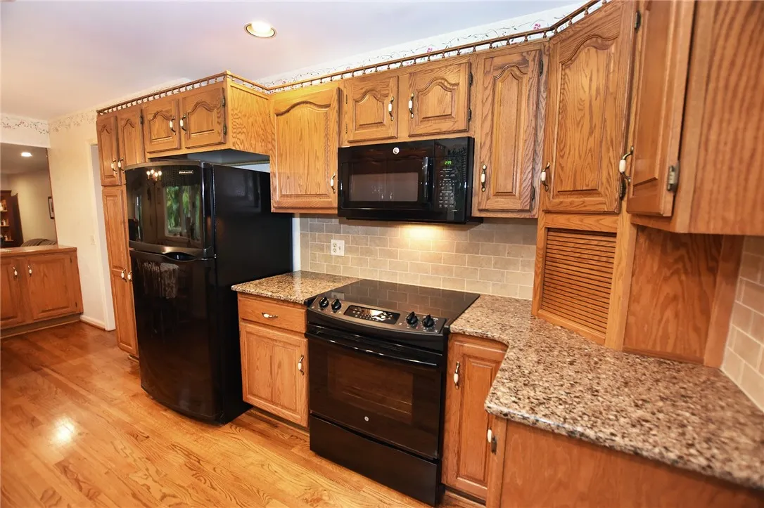 73 Clarkes Crossing, Perinton, New York 14450, Perinton, New York 14450, 4 Bedrooms Bedrooms, 8 Rooms Rooms,2 BathroomsBathrooms,Residential,For Sale,73 Clarkes Crossing, Perinton, New York 14450,0,R1647014