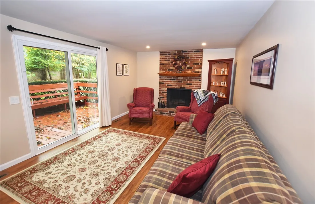 73 Clarkes Crossing, Perinton, New York 14450, Perinton, New York 14450, 4 Bedrooms Bedrooms, 8 Rooms Rooms,2 BathroomsBathrooms,Residential,For Sale,73 Clarkes Crossing, Perinton, New York 14450,0,R1647014