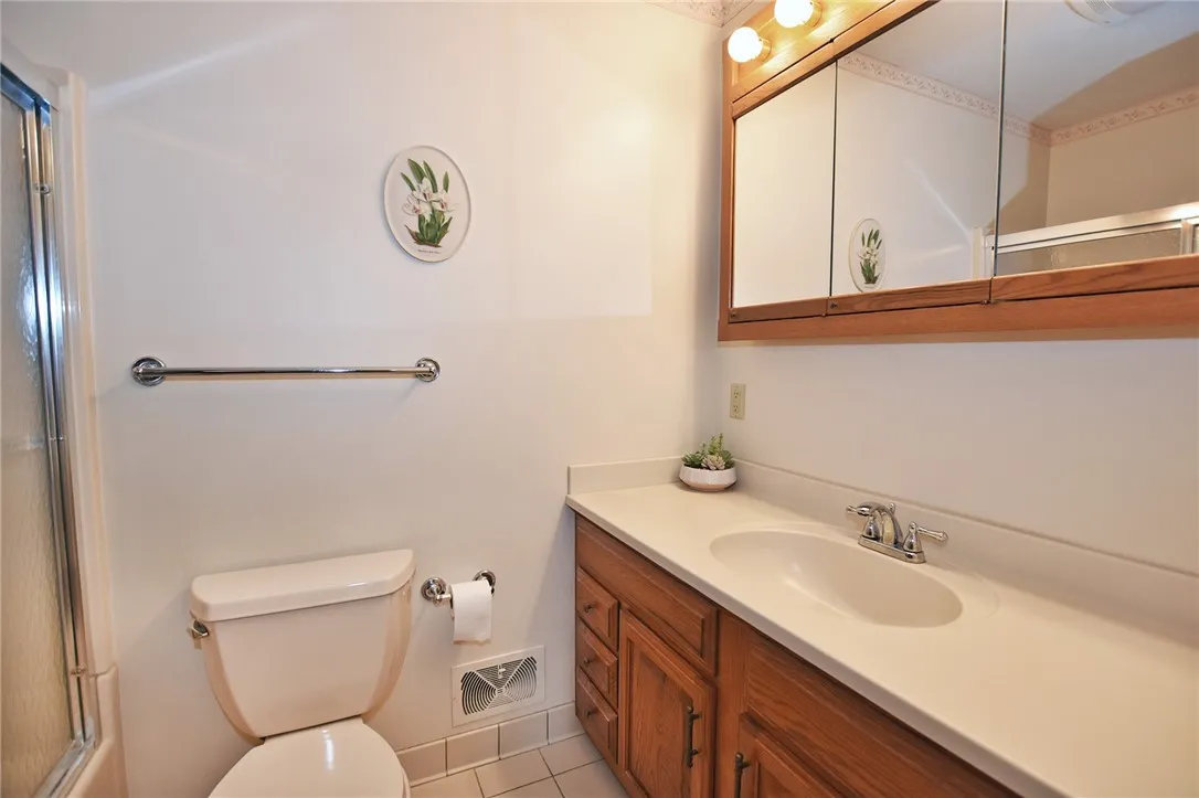 73 Clarkes Crossing, Perinton, New York 14450, Perinton, New York 14450, 4 Bedrooms Bedrooms, 8 Rooms Rooms,2 BathroomsBathrooms,Residential,For Sale,73 Clarkes Crossing, Perinton, New York 14450,0,R1647014
