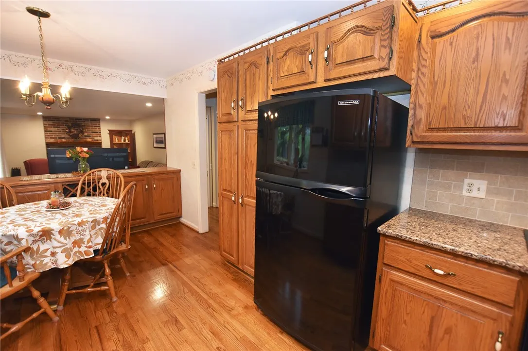 73 Clarkes Crossing, Perinton, New York 14450, Perinton, New York 14450, 4 Bedrooms Bedrooms, 8 Rooms Rooms,2 BathroomsBathrooms,Residential,For Sale,73 Clarkes Crossing, Perinton, New York 14450,0,R1647014