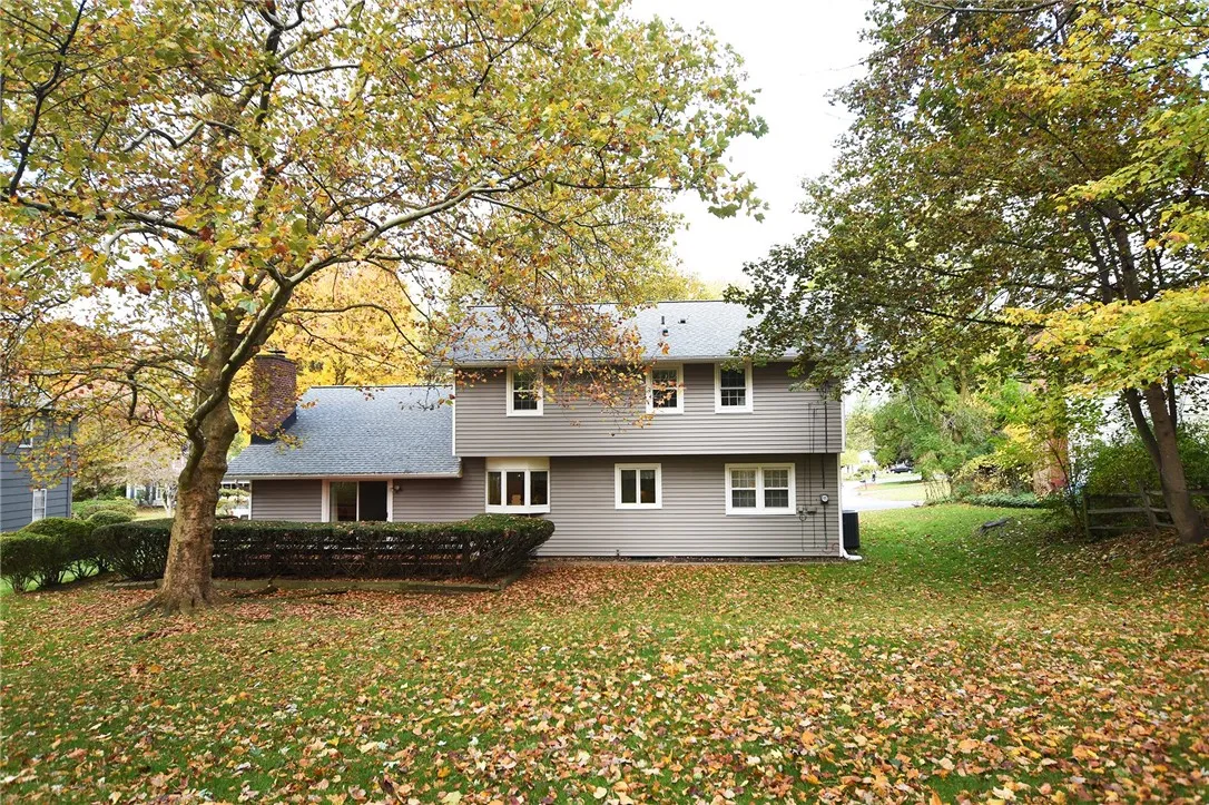 73 Clarkes Crossing, Perinton, New York 14450, Perinton, New York 14450, 4 Bedrooms Bedrooms, 8 Rooms Rooms,2 BathroomsBathrooms,Residential,For Sale,73 Clarkes Crossing, Perinton, New York 14450,0,R1647014