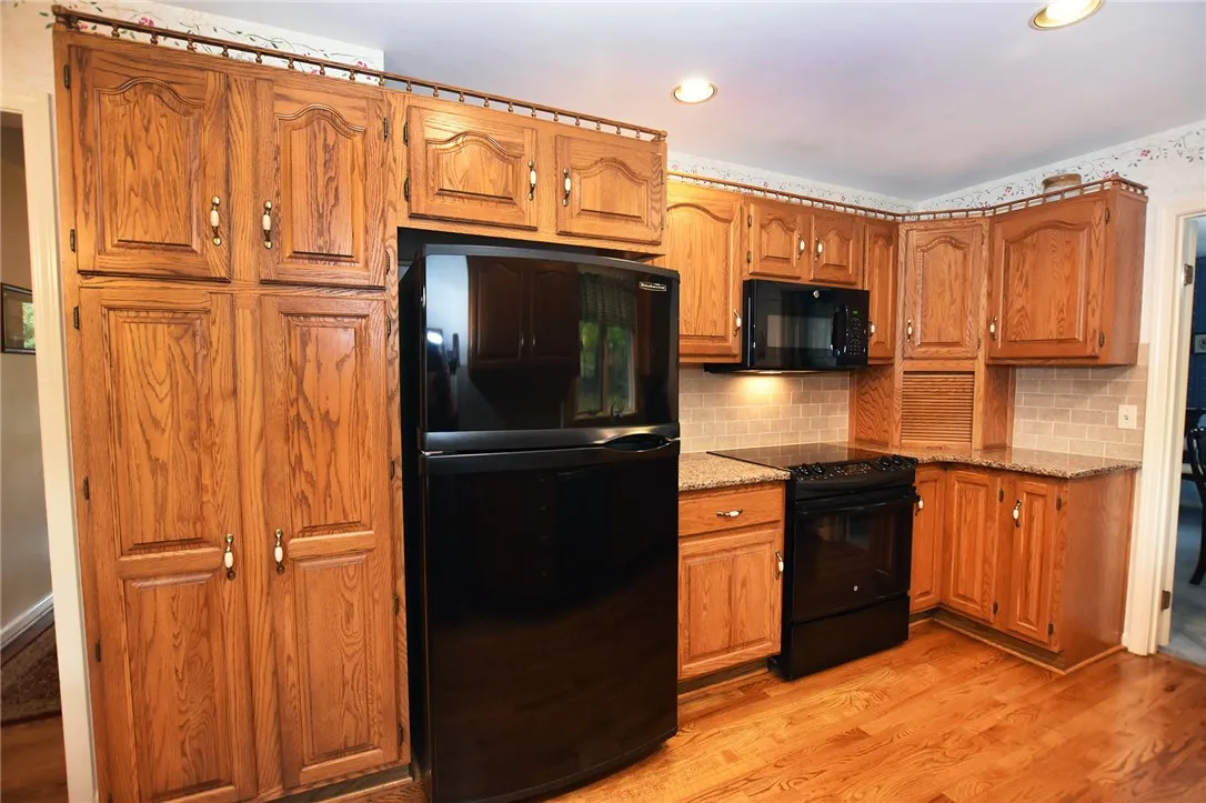 73 Clarkes Crossing, Perinton, New York 14450, Perinton, New York 14450, 4 Bedrooms Bedrooms, 8 Rooms Rooms,2 BathroomsBathrooms,Residential,For Sale,73 Clarkes Crossing, Perinton, New York 14450,0,R1647014