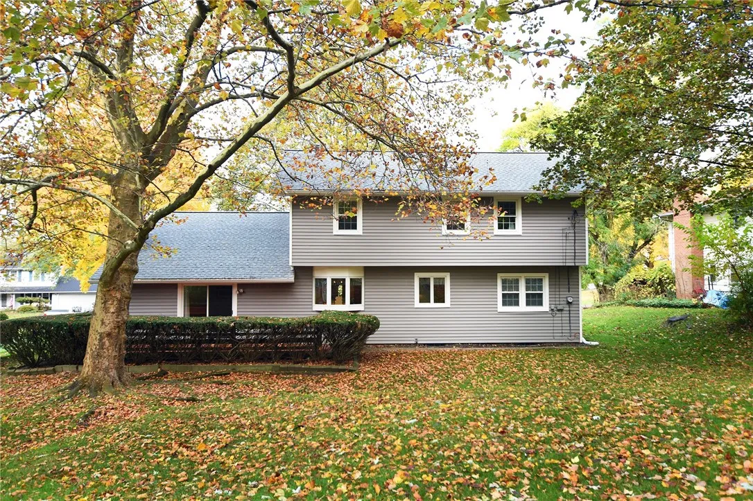 73 Clarkes Crossing, Perinton, New York 14450, Perinton, New York 14450, 4 Bedrooms Bedrooms, 8 Rooms Rooms,2 BathroomsBathrooms,Residential,For Sale,73 Clarkes Crossing, Perinton, New York 14450,0,R1647014