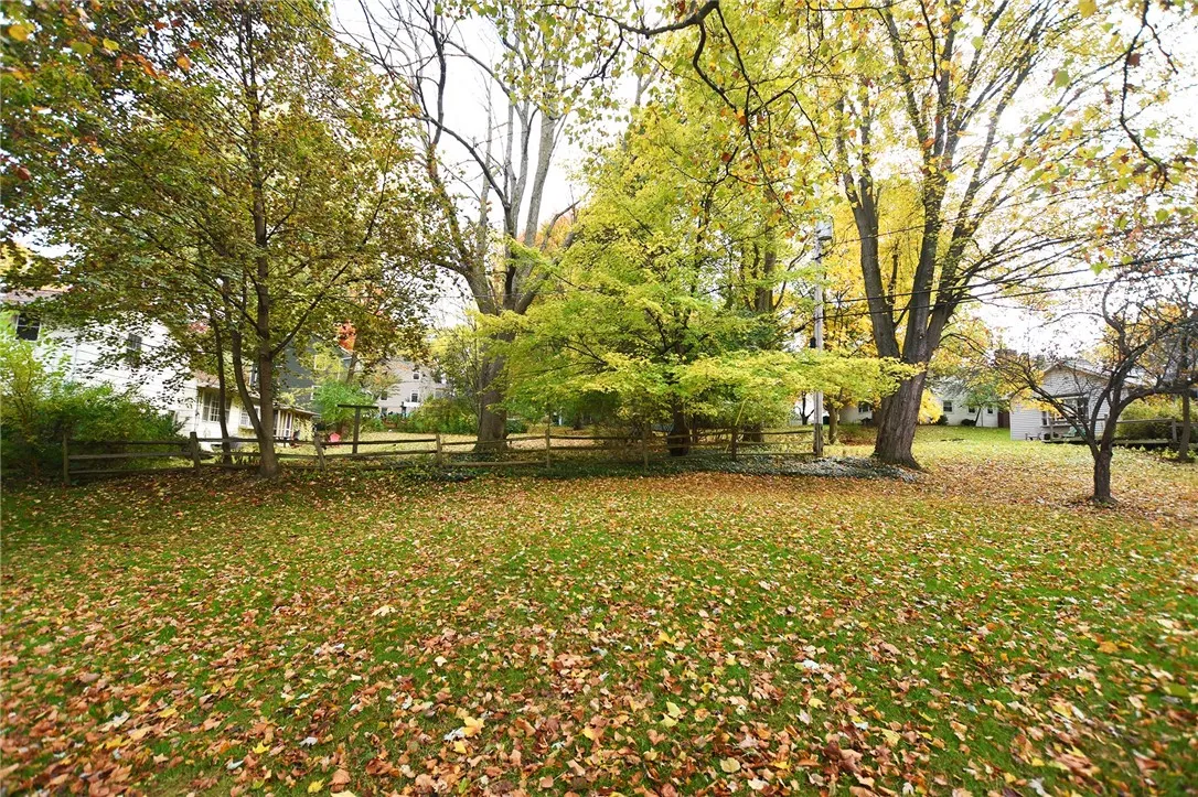 73 Clarkes Crossing, Perinton, New York 14450, Perinton, New York 14450, 4 Bedrooms Bedrooms, 8 Rooms Rooms,2 BathroomsBathrooms,Residential,For Sale,73 Clarkes Crossing, Perinton, New York 14450,0,R1647014