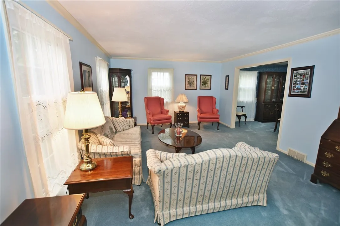 73 Clarkes Crossing, Perinton, New York 14450, Perinton, New York 14450, 4 Bedrooms Bedrooms, 8 Rooms Rooms,2 BathroomsBathrooms,Residential,For Sale,73 Clarkes Crossing, Perinton, New York 14450,0,R1647014