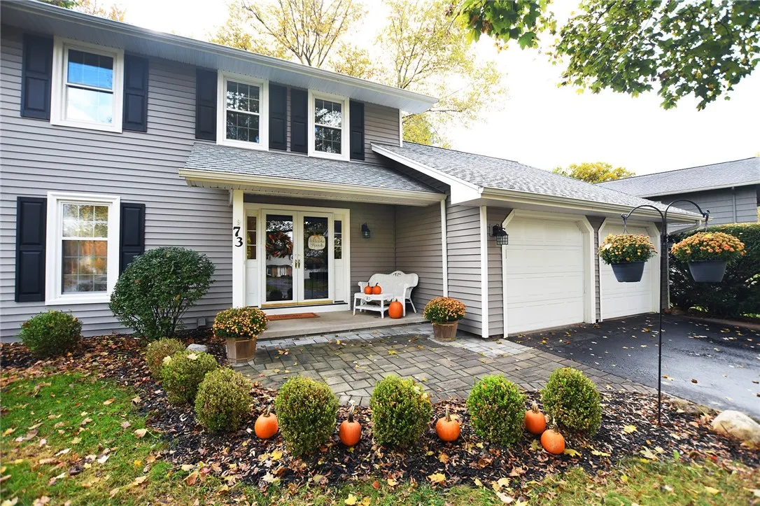 73 Clarkes Crossing, Perinton, New York 14450, Perinton, New York 14450, 4 Bedrooms Bedrooms, 8 Rooms Rooms,2 BathroomsBathrooms,Residential,For Sale,73 Clarkes Crossing, Perinton, New York 14450,0,R1647014