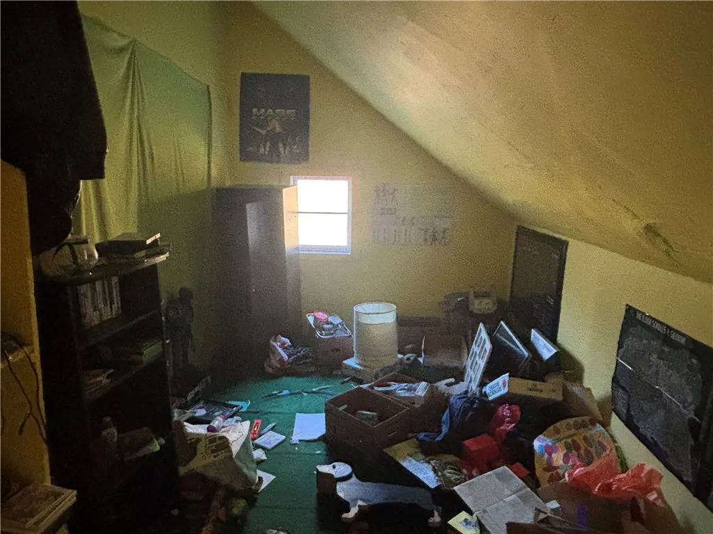 Bonus room/Office/Playroom on 2nd floor