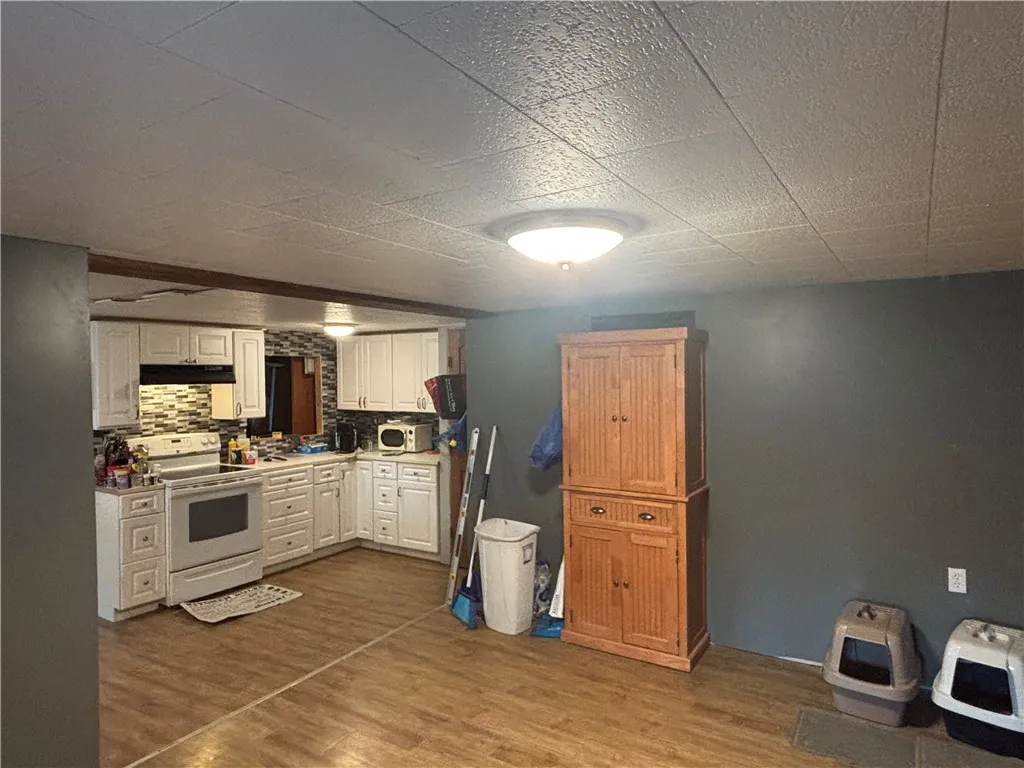 9889 Hunts Hollow Road, Portage, New York 14846, Portage, New York 14846, 4 Bedrooms Bedrooms, 10 Rooms Rooms,1 BathroomBathrooms,Residential,For Sale,9889 Hunts Hollow Road, Portage, New York 14846,0,R1647191