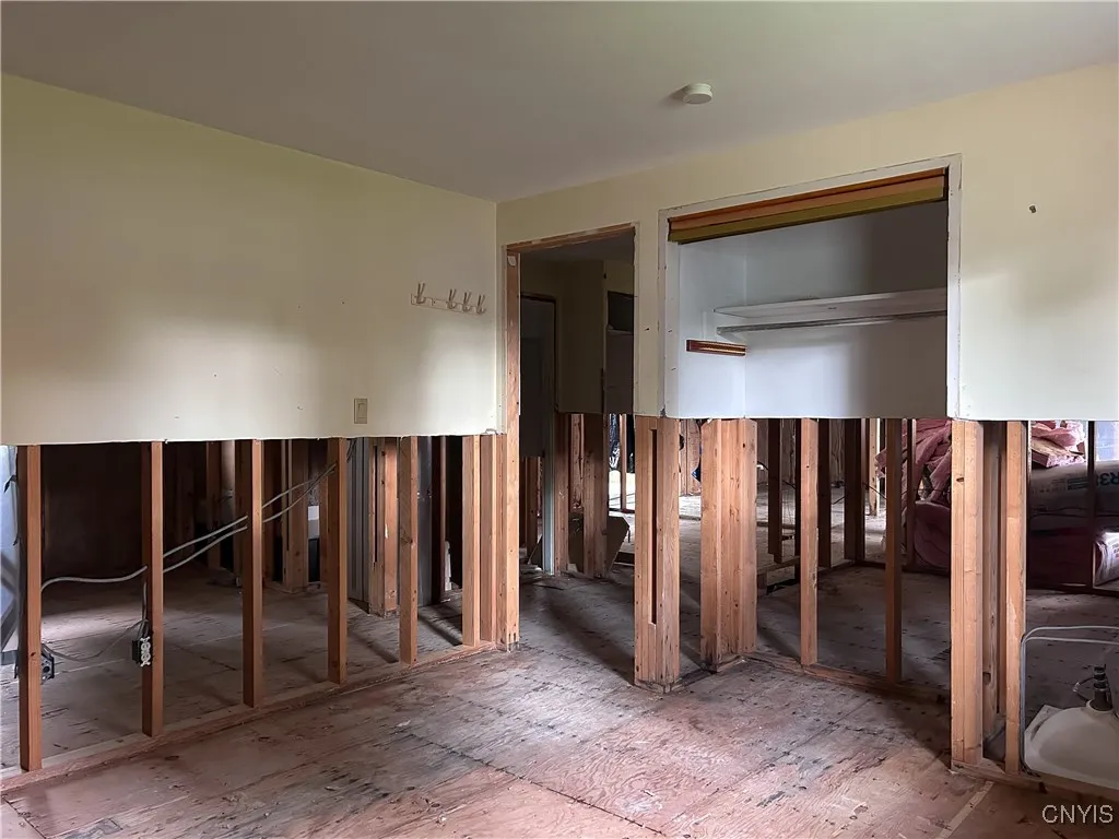 113 Grandy Drive, Salina, New York 13088, Salina, New York 13088, 3 Bedrooms Bedrooms, 11 Rooms Rooms,1 BathroomBathrooms,Residential,For Sale,113 Grandy Drive, Salina, New York 13088,0,S1647901