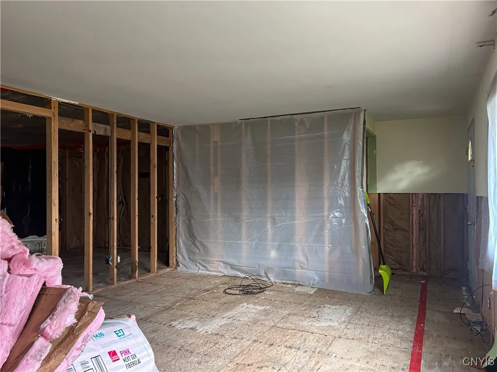 113 Grandy Drive, Salina, New York 13088, Salina, New York 13088, 3 Bedrooms Bedrooms, 11 Rooms Rooms,1 BathroomBathrooms,Residential,For Sale,113 Grandy Drive, Salina, New York 13088,0,S1647901