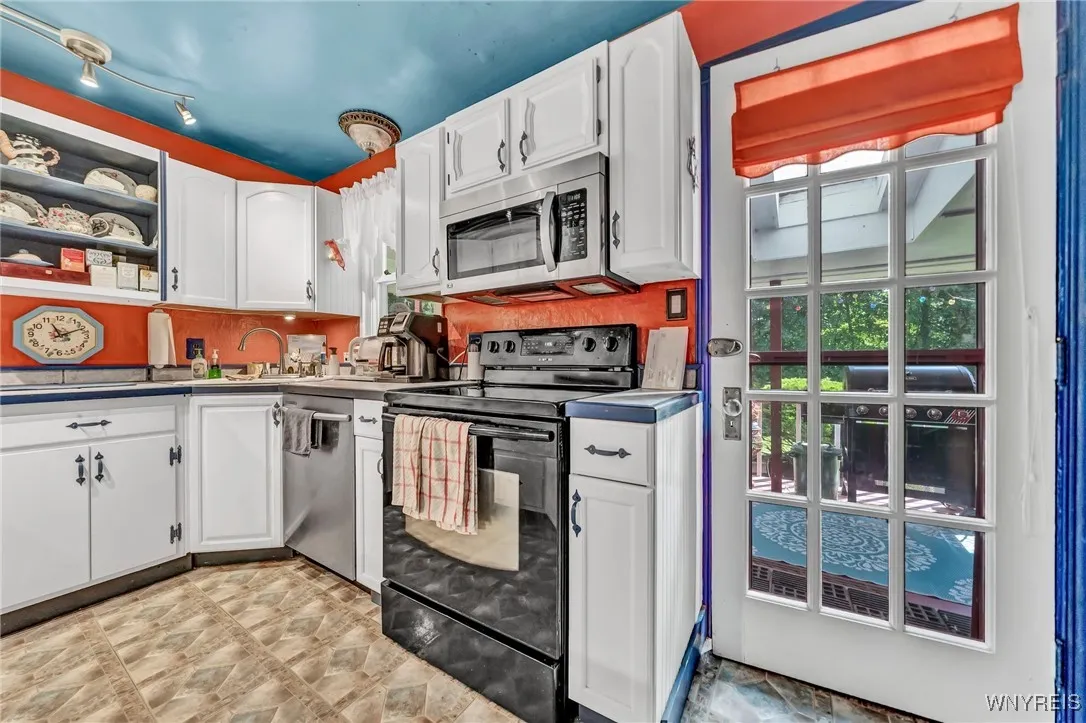 5447 East River Road, Grand Island, New York 14072, Grand Island, New York 14072, 5 Bedrooms Bedrooms, 14 Rooms Rooms,3 BathroomsBathrooms,Residential,For Sale,5447 East River Road, Grand Island, New York 14072,0,B1647845