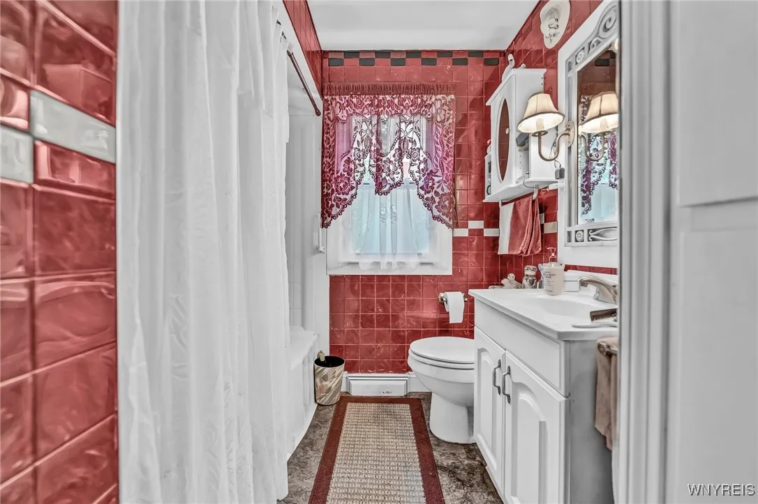 5447 East River Road, Grand Island, New York 14072, Grand Island, New York 14072, 5 Bedrooms Bedrooms, 14 Rooms Rooms,3 BathroomsBathrooms,Residential,For Sale,5447 East River Road, Grand Island, New York 14072,0,B1647845