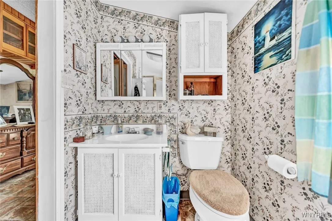 5447 East River Road, Grand Island, New York 14072, Grand Island, New York 14072, 5 Bedrooms Bedrooms, 14 Rooms Rooms,3 BathroomsBathrooms,Residential,For Sale,5447 East River Road, Grand Island, New York 14072,0,B1647845