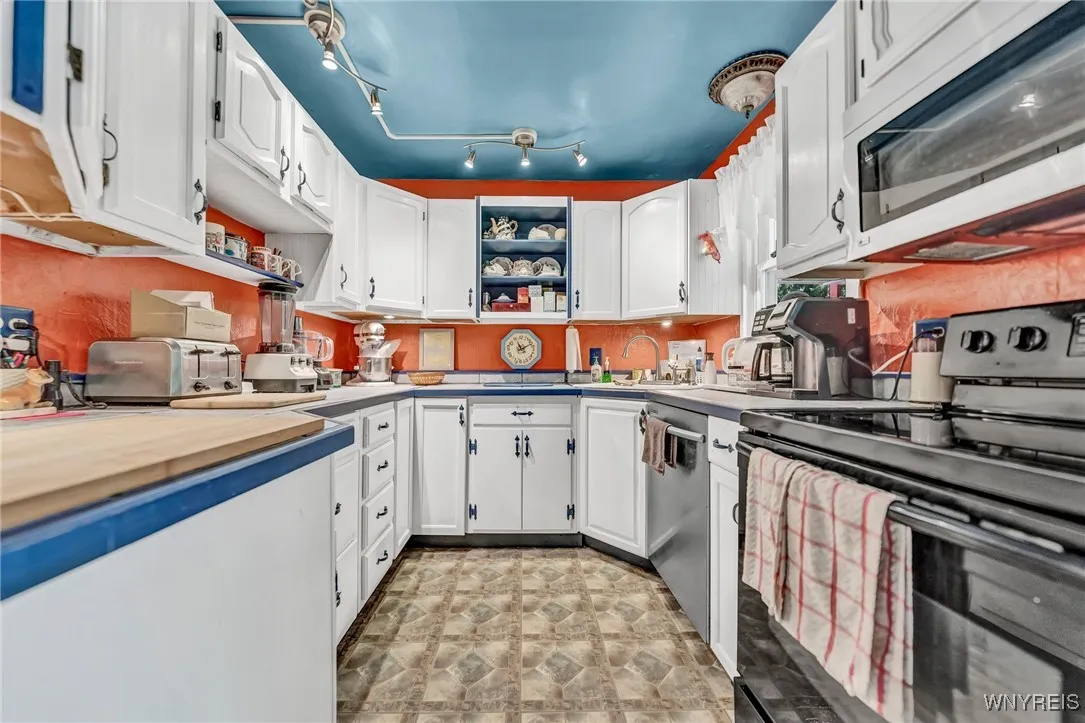 5447 East River Road, Grand Island, New York 14072, Grand Island, New York 14072, 5 Bedrooms Bedrooms, 14 Rooms Rooms,3 BathroomsBathrooms,Residential,For Sale,5447 East River Road, Grand Island, New York 14072,0,B1647845