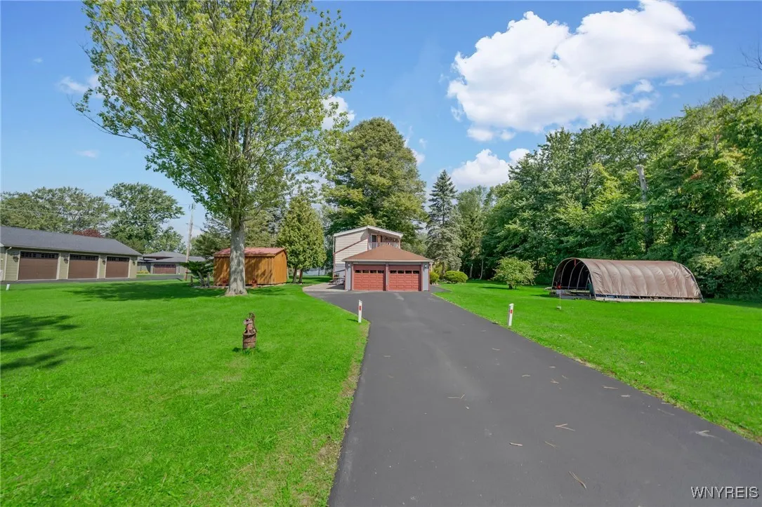 5447 East River Road, Grand Island, New York 14072, Grand Island, New York 14072, 5 Bedrooms Bedrooms, 14 Rooms Rooms,3 BathroomsBathrooms,Residential,For Sale,5447 East River Road, Grand Island, New York 14072,0,B1647845