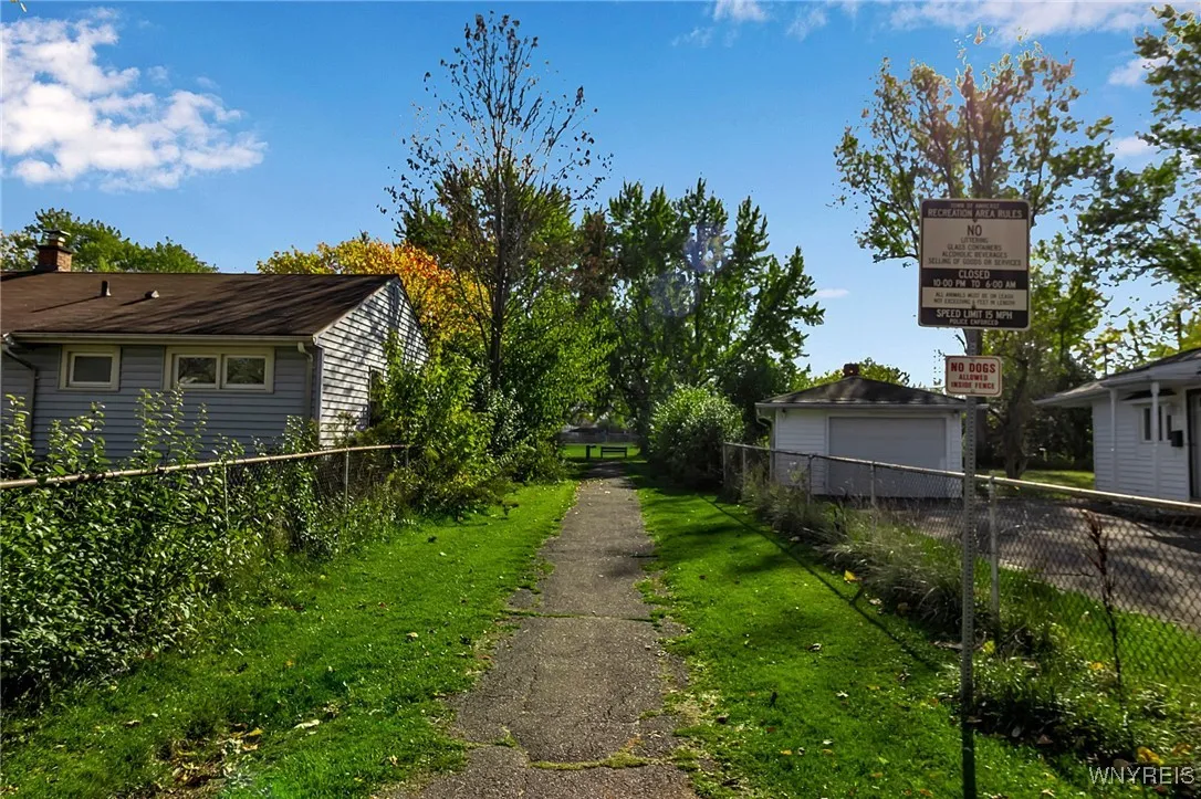 176 Bennington Road, Amherst, New York 14226, Amherst, New York 14226, 3 Bedrooms Bedrooms, 8 Rooms Rooms,1 BathroomBathrooms,Residential,For Sale,176 Bennington Road, Amherst, New York 14226,0,B1647971