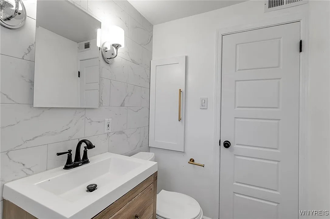 176 Bennington Road, Amherst, New York 14226, Amherst, New York 14226, 3 Bedrooms Bedrooms, 8 Rooms Rooms,1 BathroomBathrooms,Residential,For Sale,176 Bennington Road, Amherst, New York 14226,0,B1647971