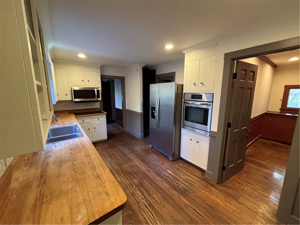 930 West Bloomfield Road Road, Mendon, New York 14, Mendon, New York 14472, 4 Bedrooms Bedrooms, 9 Rooms Rooms,3 BathroomsBathrooms,Residential Lease,For Rent,930 West Bloomfield Road Road, Mendon, New York 14,0,R1647675