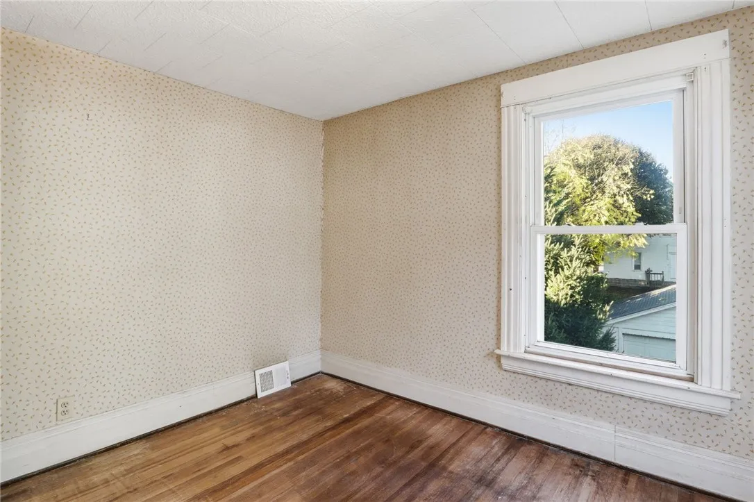 136 Curtis Street, Rochester, New York 14606, Rochester, New York 14606, 3 Bedrooms Bedrooms, 7 Rooms Rooms,1 BathroomBathrooms,Residential,For Sale,136 Curtis Street, Rochester, New York 14606,0,R1647987