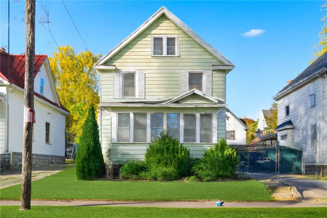 136 Curtis Street, Rochester, New York 14606, Rochester, New York 14606, 3 Bedrooms Bedrooms, 7 Rooms Rooms,1 BathroomBathrooms,Residential,For Sale,136 Curtis Street, Rochester, New York 14606,0,R1647987