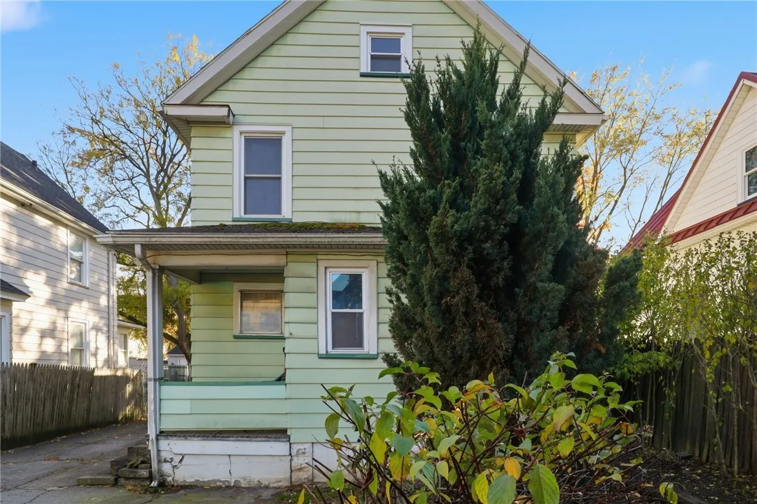 136 Curtis Street, Rochester, New York 14606, Rochester, New York 14606, 3 Bedrooms Bedrooms, 7 Rooms Rooms,1 BathroomBathrooms,Residential,For Sale,136 Curtis Street, Rochester, New York 14606,0,R1647987
