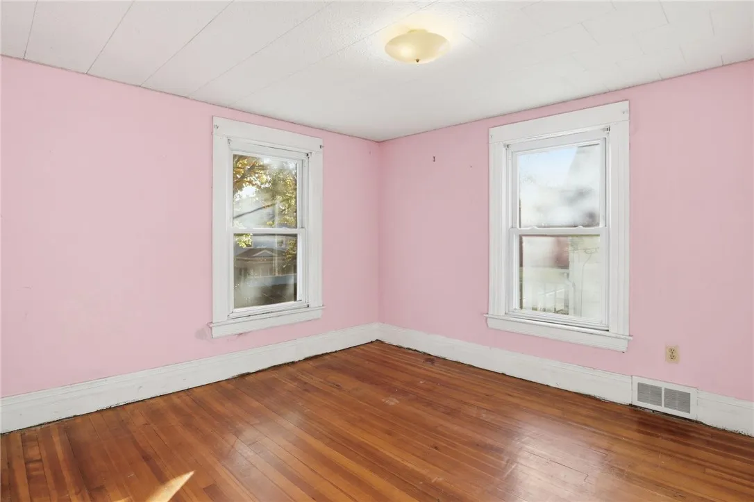 136 Curtis Street, Rochester, New York 14606, Rochester, New York 14606, 3 Bedrooms Bedrooms, 7 Rooms Rooms,1 BathroomBathrooms,Residential,For Sale,136 Curtis Street, Rochester, New York 14606,0,R1647987