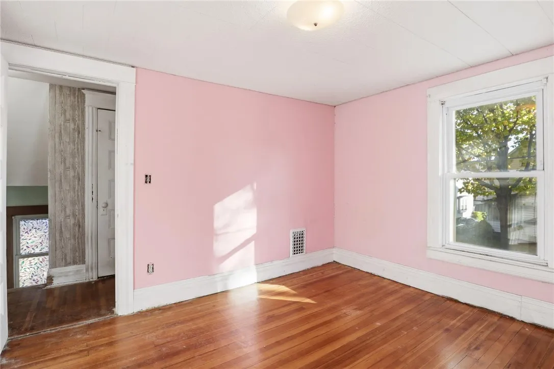 136 Curtis Street, Rochester, New York 14606, Rochester, New York 14606, 3 Bedrooms Bedrooms, 7 Rooms Rooms,1 BathroomBathrooms,Residential,For Sale,136 Curtis Street, Rochester, New York 14606,0,R1647987