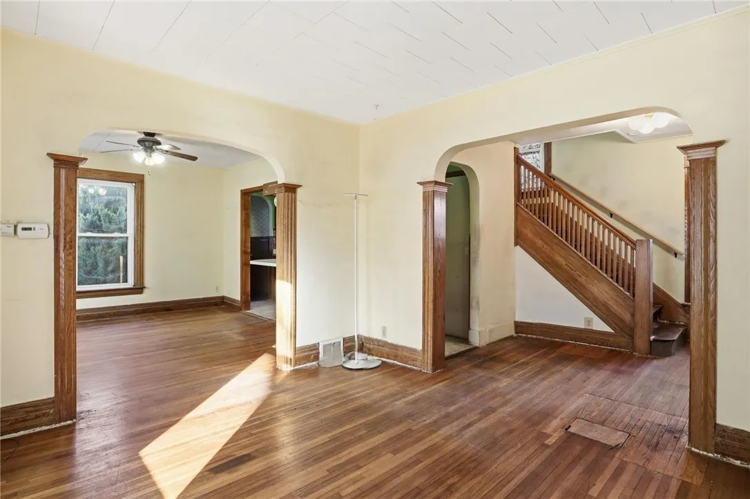 136 Curtis Street, Rochester, New York 14606, Rochester, New York 14606, 3 Bedrooms Bedrooms, 7 Rooms Rooms,1 BathroomBathrooms,Residential,For Sale,136 Curtis Street, Rochester, New York 14606,0,R1647987