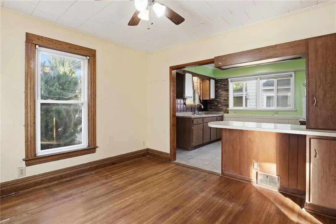 136 Curtis Street, Rochester, New York 14606, Rochester, New York 14606, 3 Bedrooms Bedrooms, 7 Rooms Rooms,1 BathroomBathrooms,Residential,For Sale,136 Curtis Street, Rochester, New York 14606,0,R1647987