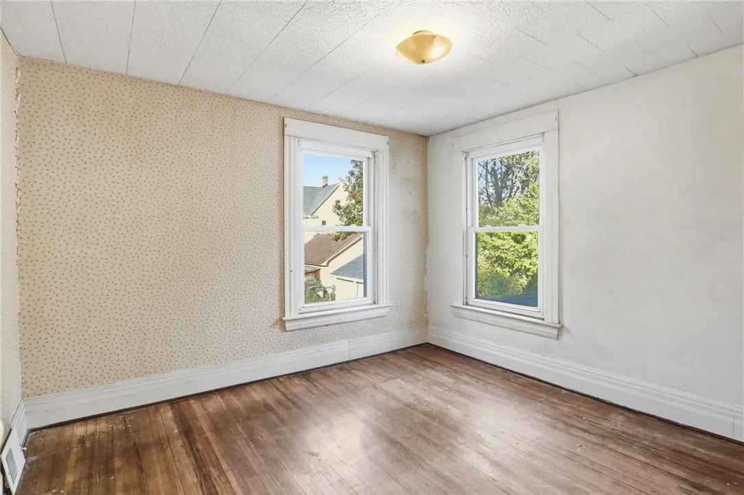 136 Curtis Street, Rochester, New York 14606, Rochester, New York 14606, 3 Bedrooms Bedrooms, 7 Rooms Rooms,1 BathroomBathrooms,Residential,For Sale,136 Curtis Street, Rochester, New York 14606,0,R1647987