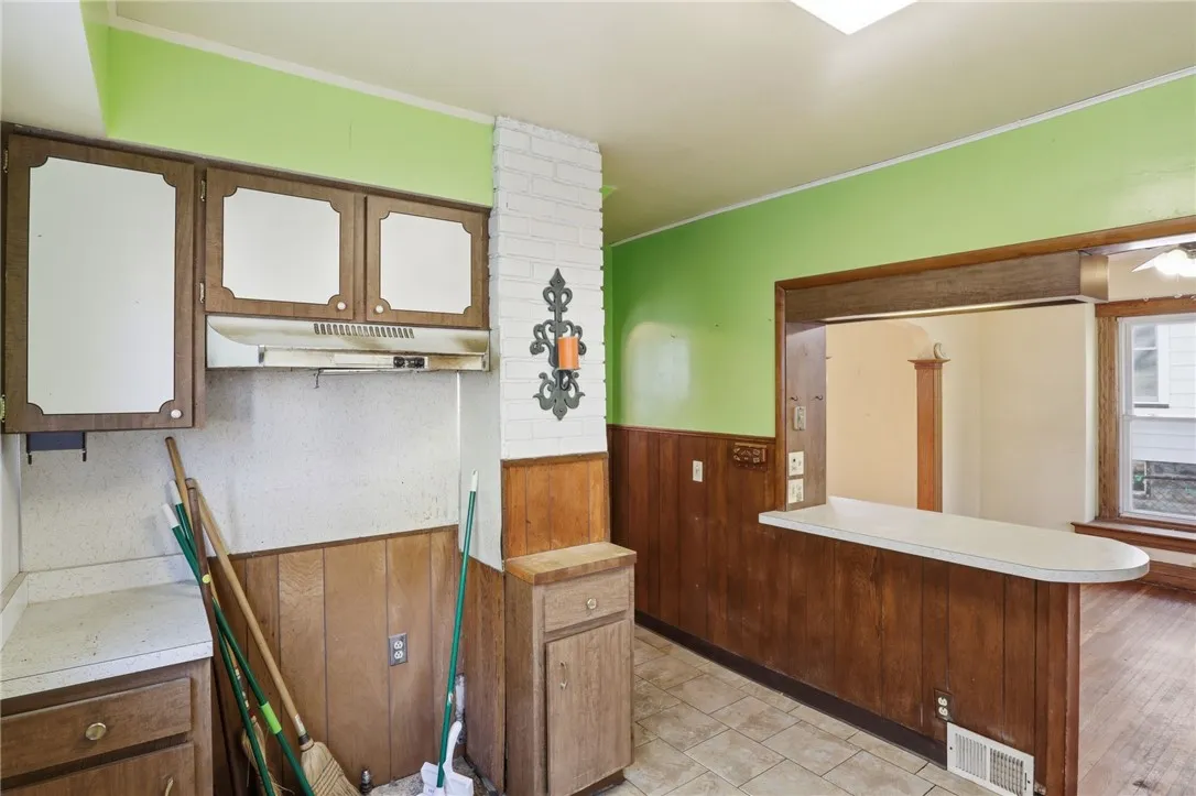 136 Curtis Street, Rochester, New York 14606, Rochester, New York 14606, 3 Bedrooms Bedrooms, 7 Rooms Rooms,1 BathroomBathrooms,Residential,For Sale,136 Curtis Street, Rochester, New York 14606,0,R1647987