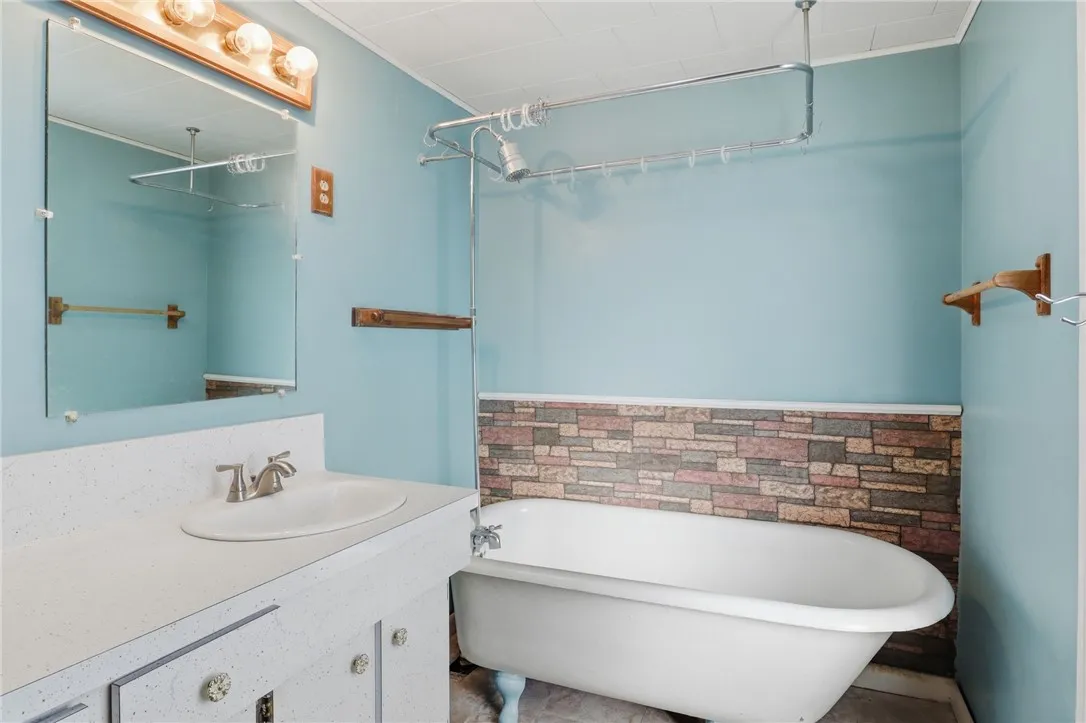 136 Curtis Street, Rochester, New York 14606, Rochester, New York 14606, 3 Bedrooms Bedrooms, 7 Rooms Rooms,1 BathroomBathrooms,Residential,For Sale,136 Curtis Street, Rochester, New York 14606,0,R1647987