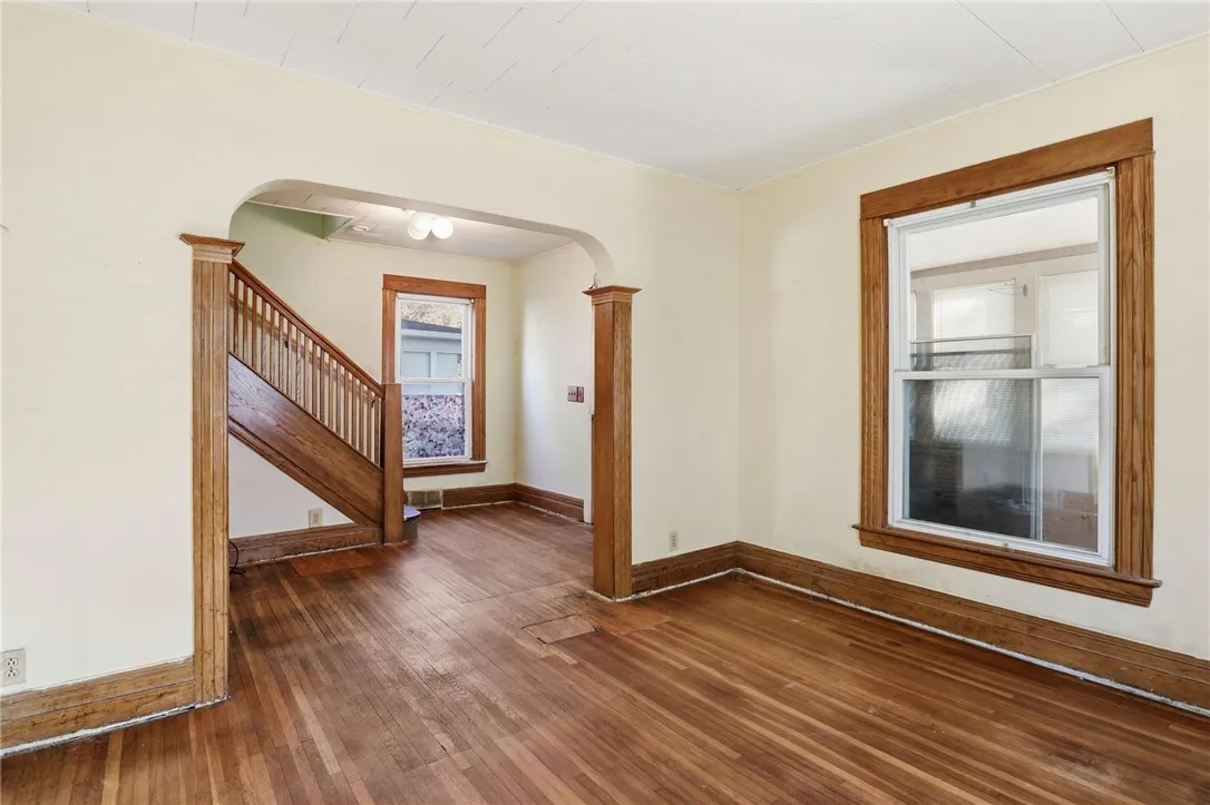136 Curtis Street, Rochester, New York 14606, Rochester, New York 14606, 3 Bedrooms Bedrooms, 7 Rooms Rooms,1 BathroomBathrooms,Residential,For Sale,136 Curtis Street, Rochester, New York 14606,0,R1647987
