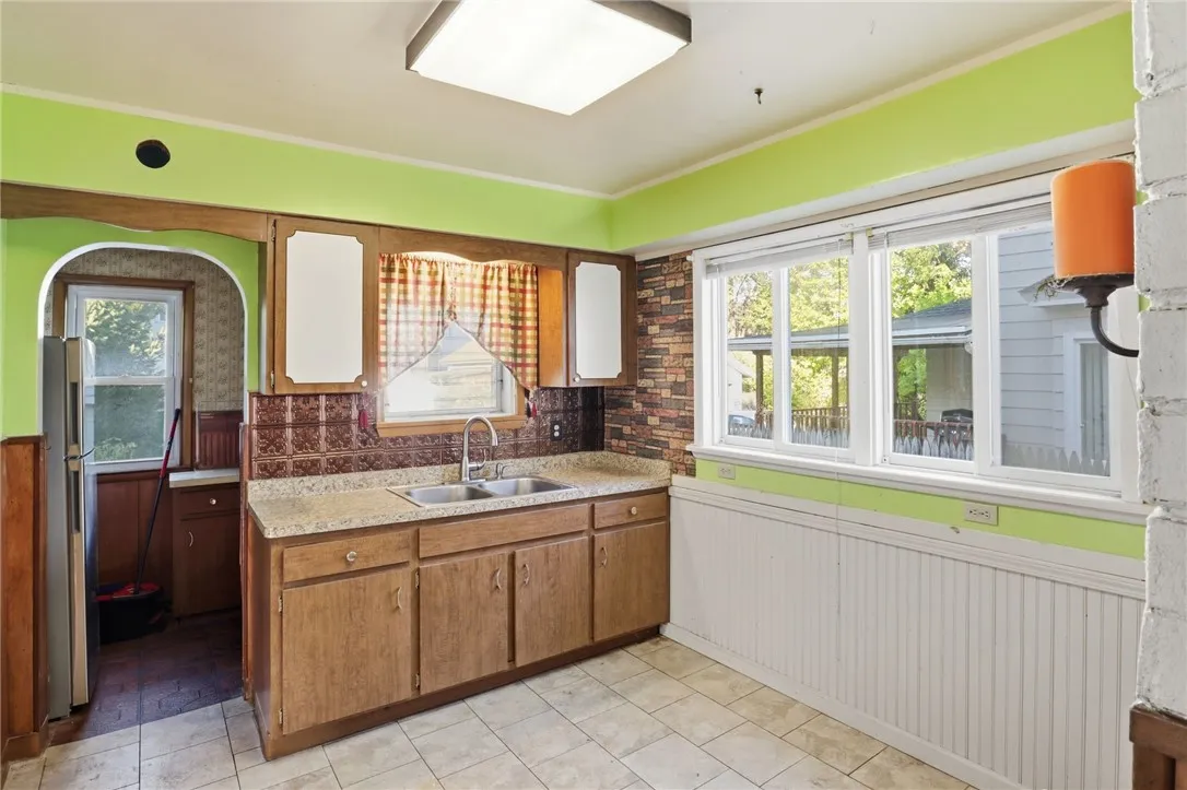 136 Curtis Street, Rochester, New York 14606, Rochester, New York 14606, 3 Bedrooms Bedrooms, 7 Rooms Rooms,1 BathroomBathrooms,Residential,For Sale,136 Curtis Street, Rochester, New York 14606,0,R1647987