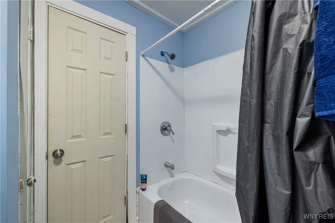 56 Schmarbeck Avenue, Buffalo, New York 14212, Buffalo, New York 14212, 5 Bedrooms Bedrooms, 8 Rooms Rooms,1 BathroomBathrooms,Residential,For Sale,56 Schmarbeck Avenue, Buffalo, New York 14212,0,B1647303