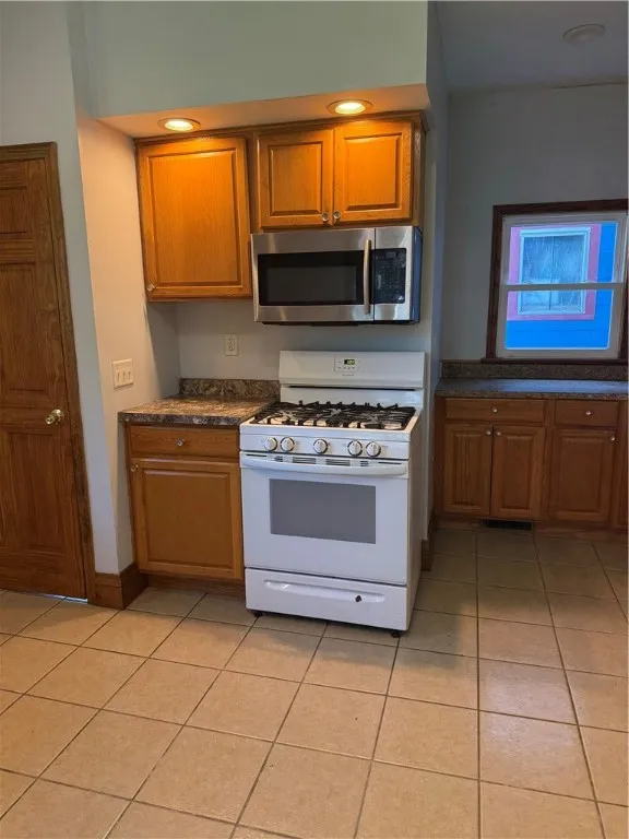 496 Ridge Road, Webster, New York 14580, Webster, New York 14580, 3 Bedrooms Bedrooms, 8 Rooms Rooms,1 BathroomBathrooms,Residential Lease,For Rent,496 Ridge Road, Webster, New York 14580,0,R1648210