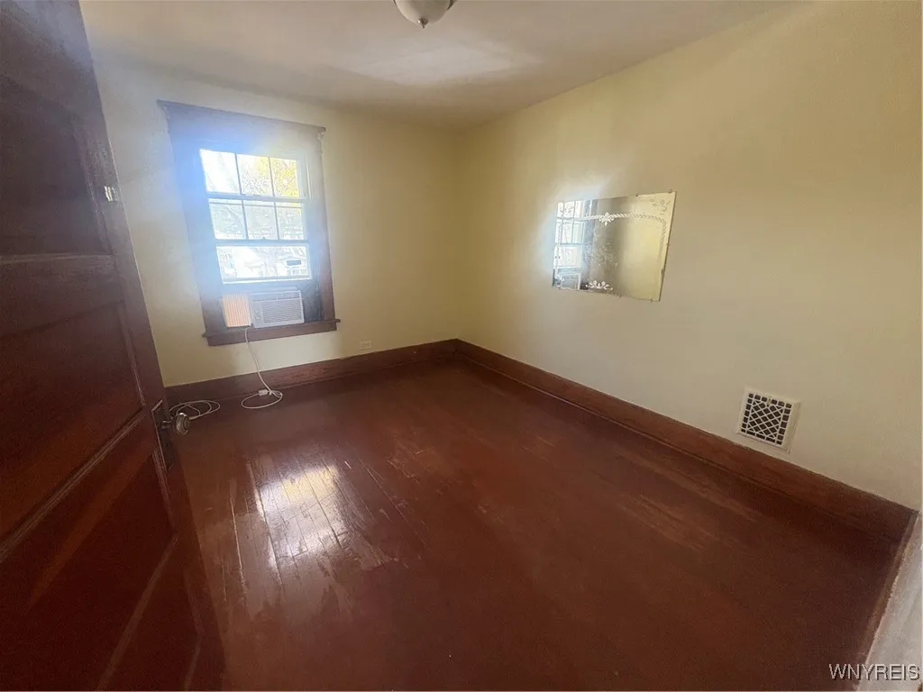 2239 Willow Avenue, Niagara Falls, New York 14305, Niagara Falls, New York 14305, 3 Bedrooms Bedrooms, 6 Rooms Rooms,1 BathroomBathrooms,Residential Lease,For Rent,2239 Willow Avenue, Niagara Falls, New York 14305,0,B1648214