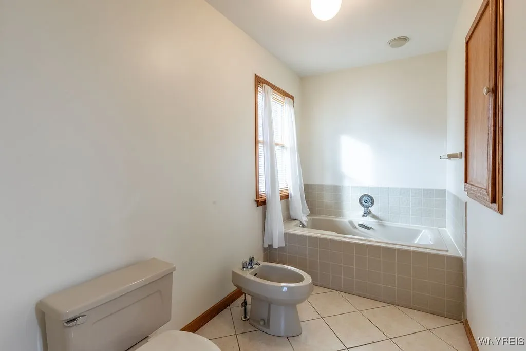 2275 Dodge Road, Amherst, New York 14051, Amherst, New York 14051, 3 Bedrooms Bedrooms, 6 Rooms Rooms,2 BathroomsBathrooms,Residential,For Sale,2275 Dodge Road, Amherst, New York 14051,0,B1648211