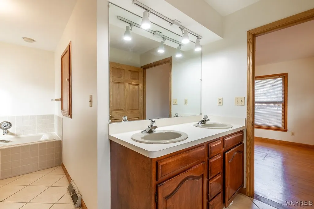2275 Dodge Road, Amherst, New York 14051, Amherst, New York 14051, 3 Bedrooms Bedrooms, 6 Rooms Rooms,2 BathroomsBathrooms,Residential,For Sale,2275 Dodge Road, Amherst, New York 14051,0,B1648211