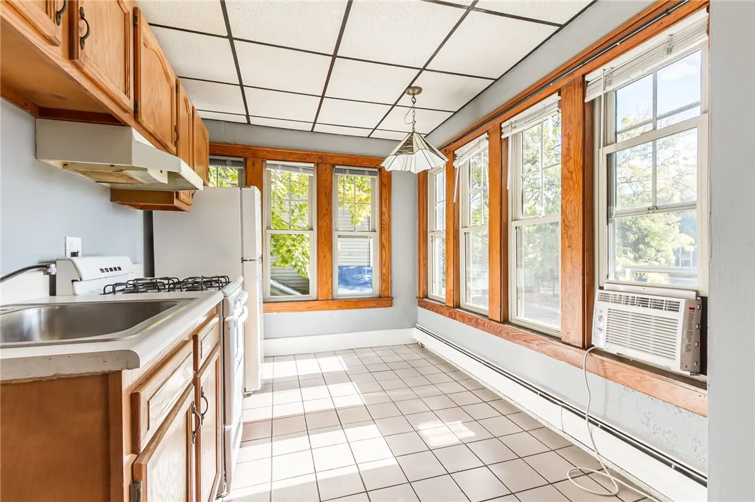 110 Park Avenue, Rochester, New York 14607, Rochester, New York 14607, 5 Bedrooms Bedrooms, ,Multi Family,For Sale,110 Park Avenue, Rochester, New York 14607,0,R1647664