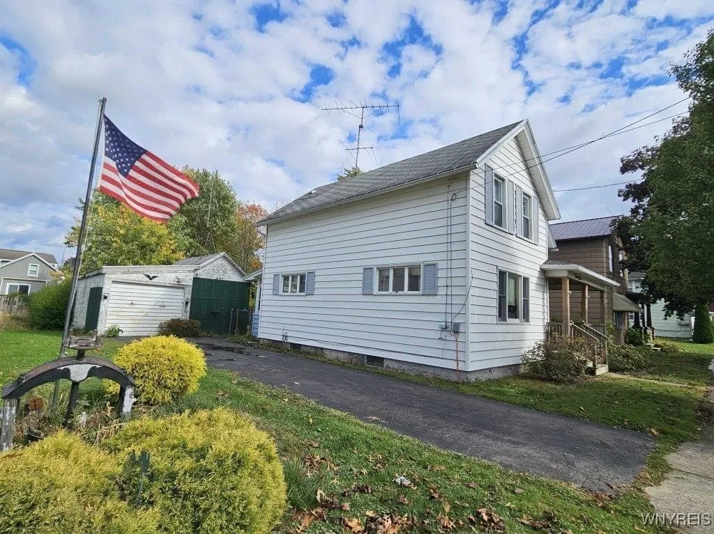 26 North Ermine Street, Dunkirk, New York 14048, Dunkirk, New York 14048, 3 Bedrooms Bedrooms, 8 Rooms Rooms,1 BathroomBathrooms,Residential,For Sale,26 North Ermine Street, Dunkirk, New York 14048,0,B1648237